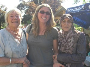 Christa Hoheisel, Silke Dantona und Ibtissam Younes ( beide AK Integration )