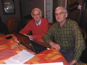 Hubert und Robert protokollieren am PC.